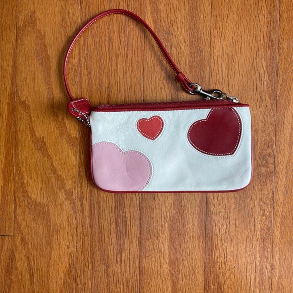 Coach Hearts Wristlet - All Leather. Perfect Condition. 7 x 4 - Picture 2 of 4